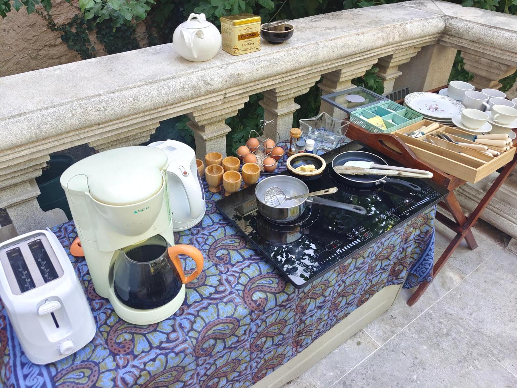 Bed and breakfast Rue Du Chateau A Cabrieres D'Avignon Extérieur photo