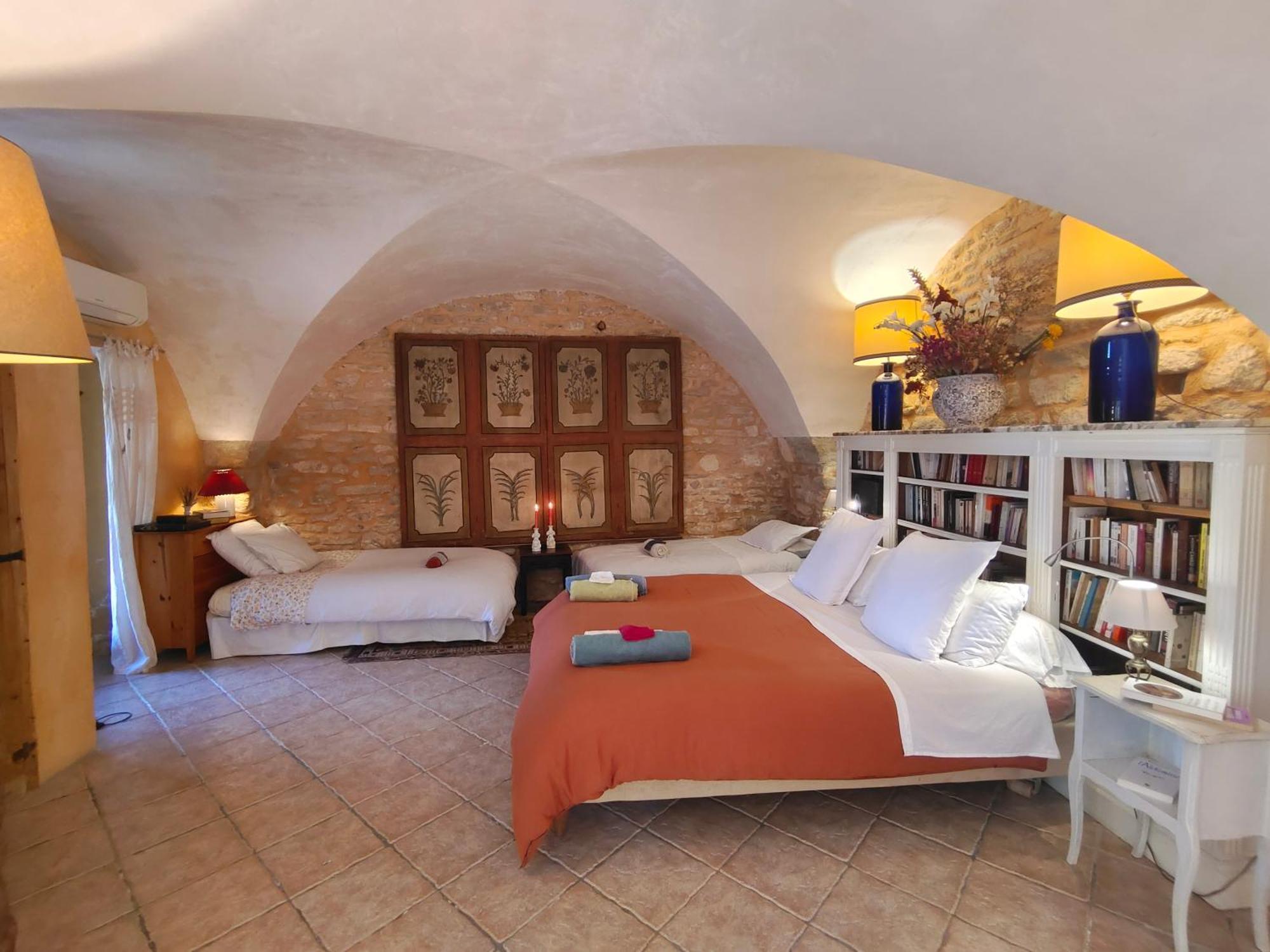 Bed and breakfast Rue Du Chateau A Cabrieres D'Avignon Extérieur photo