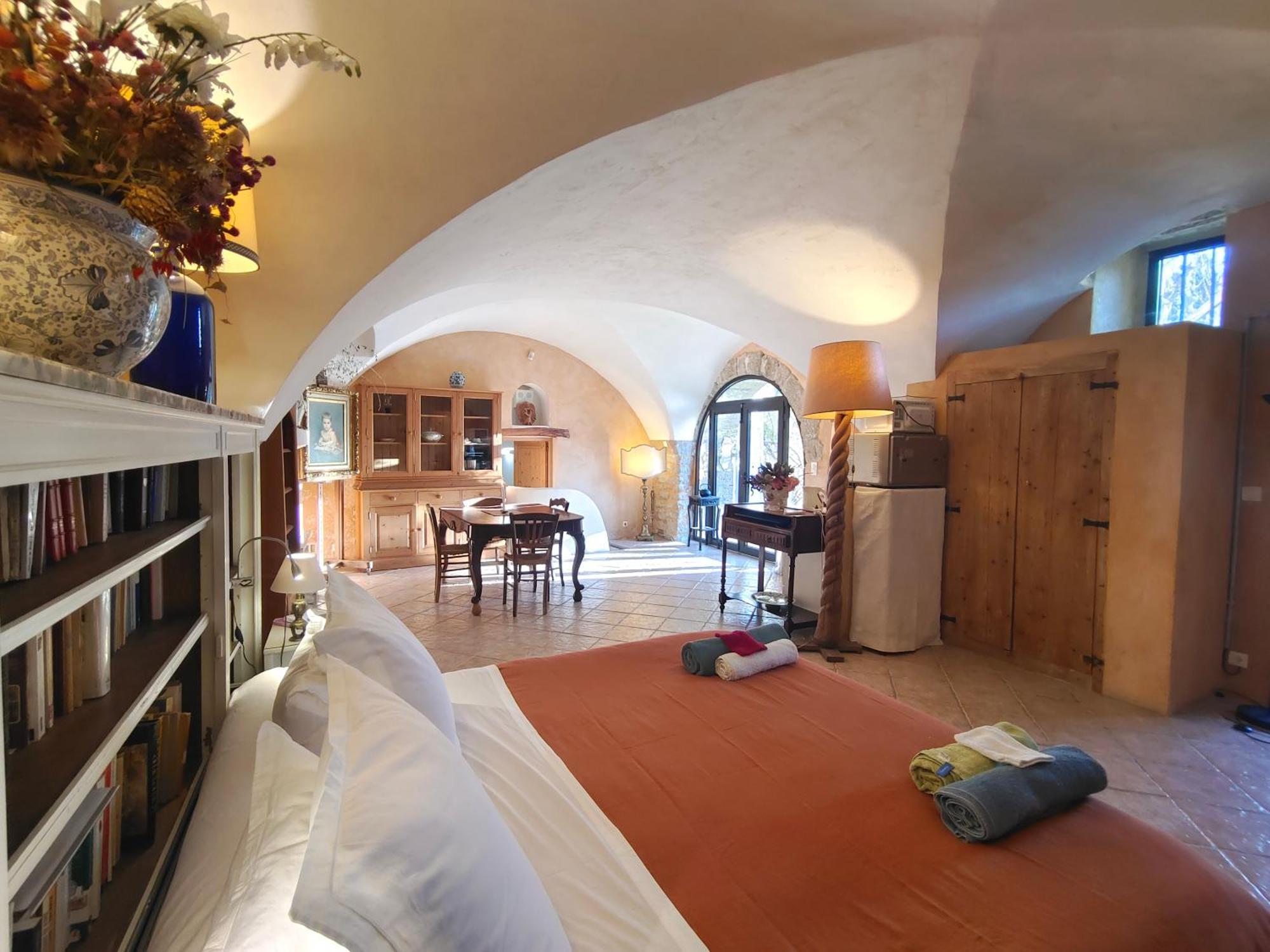Bed and breakfast Rue Du Chateau A Cabrieres D'Avignon Extérieur photo