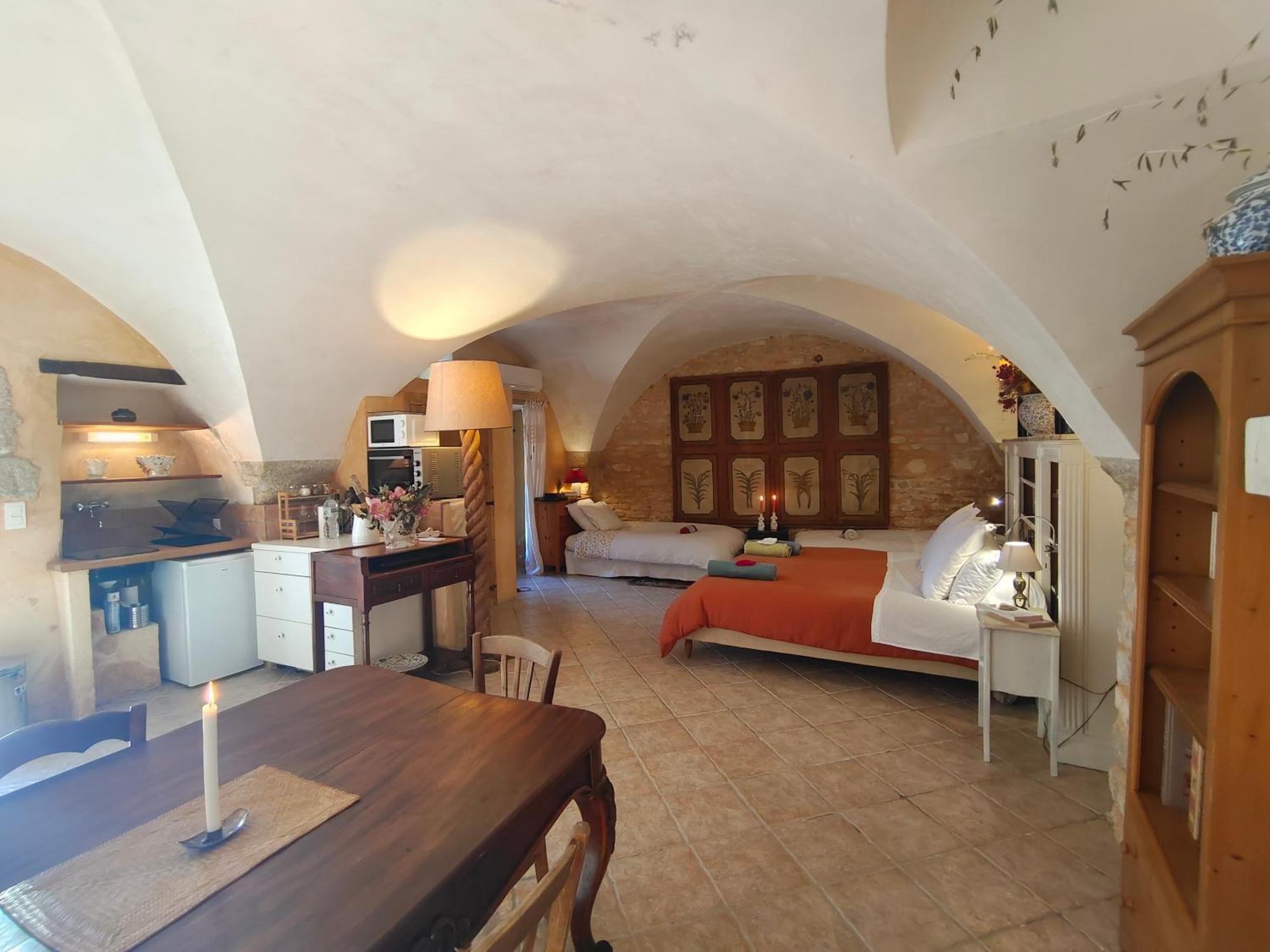 Bed and breakfast Rue Du Chateau A Cabrieres D'Avignon Extérieur photo