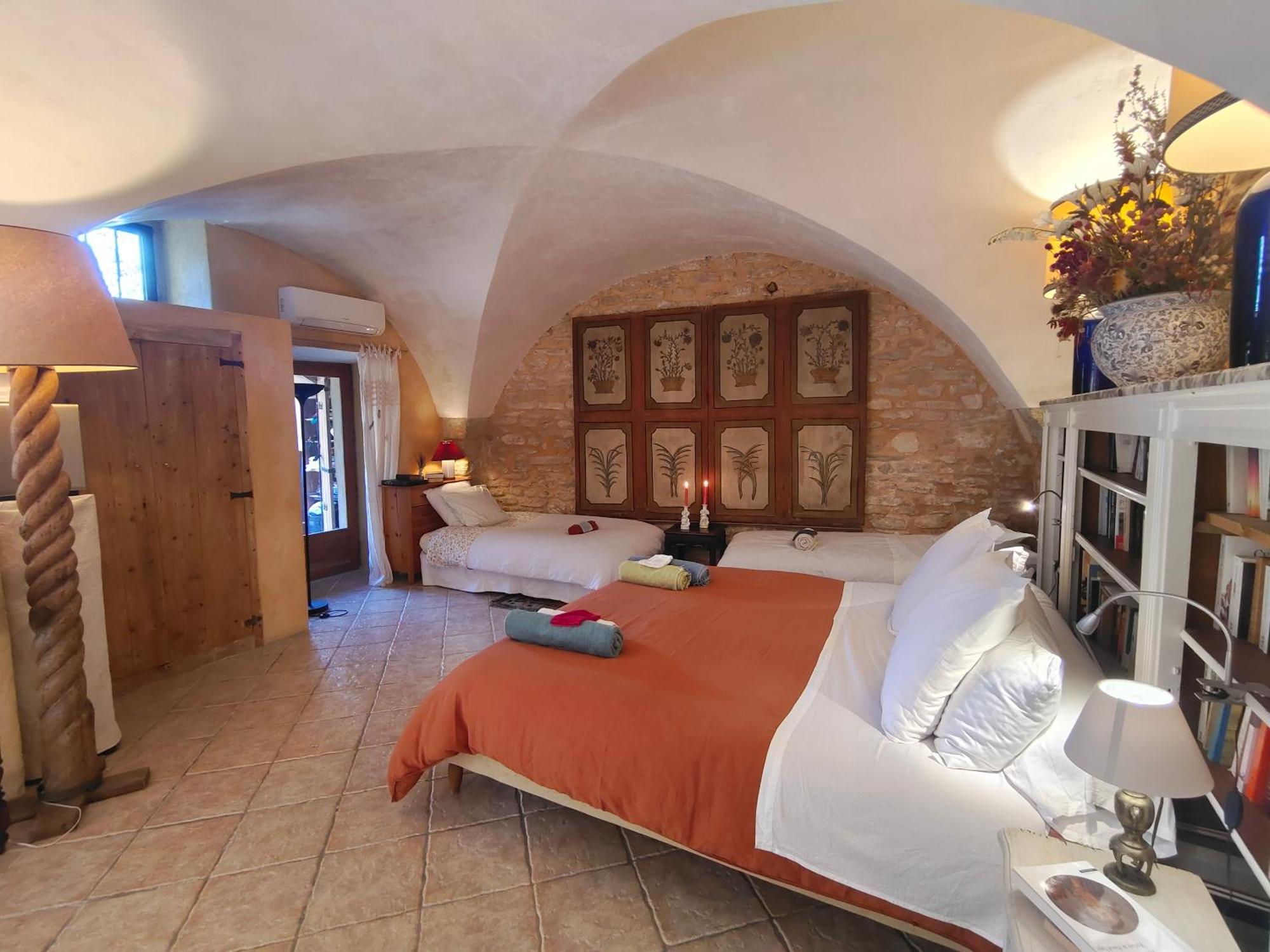 Bed and breakfast Rue Du Chateau A Cabrieres D'Avignon Extérieur photo